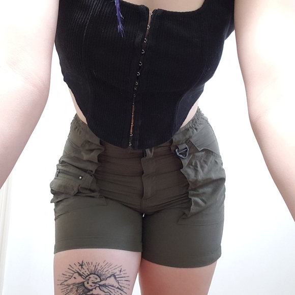 🛍FREEW/PURCHASE🛍Army Green Cargo Shorts - Picture 3 of 9